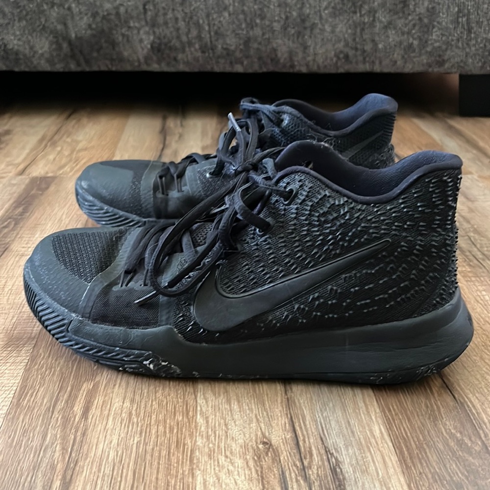 kyrie bball shoes